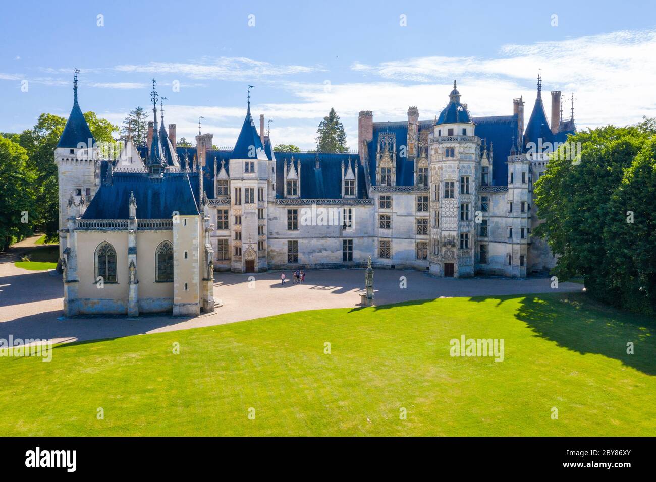 Francia, Cher, Berry, Route Jacques Coeur, Chateau de Meillant, castello e cappella (vista aerea) // Francia, Cher (18), Berry, Route Jacques Coeur, Meill Foto Stock
