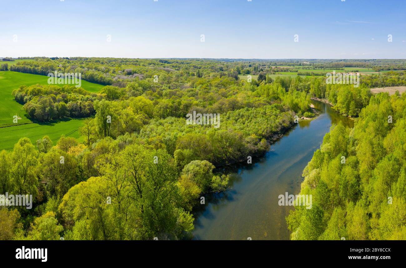 Francia, Cher, Berry, Mery sur Cher, Cher Valley, fiume Cher (vista aerea) // Francia, Cher (18), Berry, Méry-sur-Cher, vallée du Cher (vue aérienne) Foto Stock