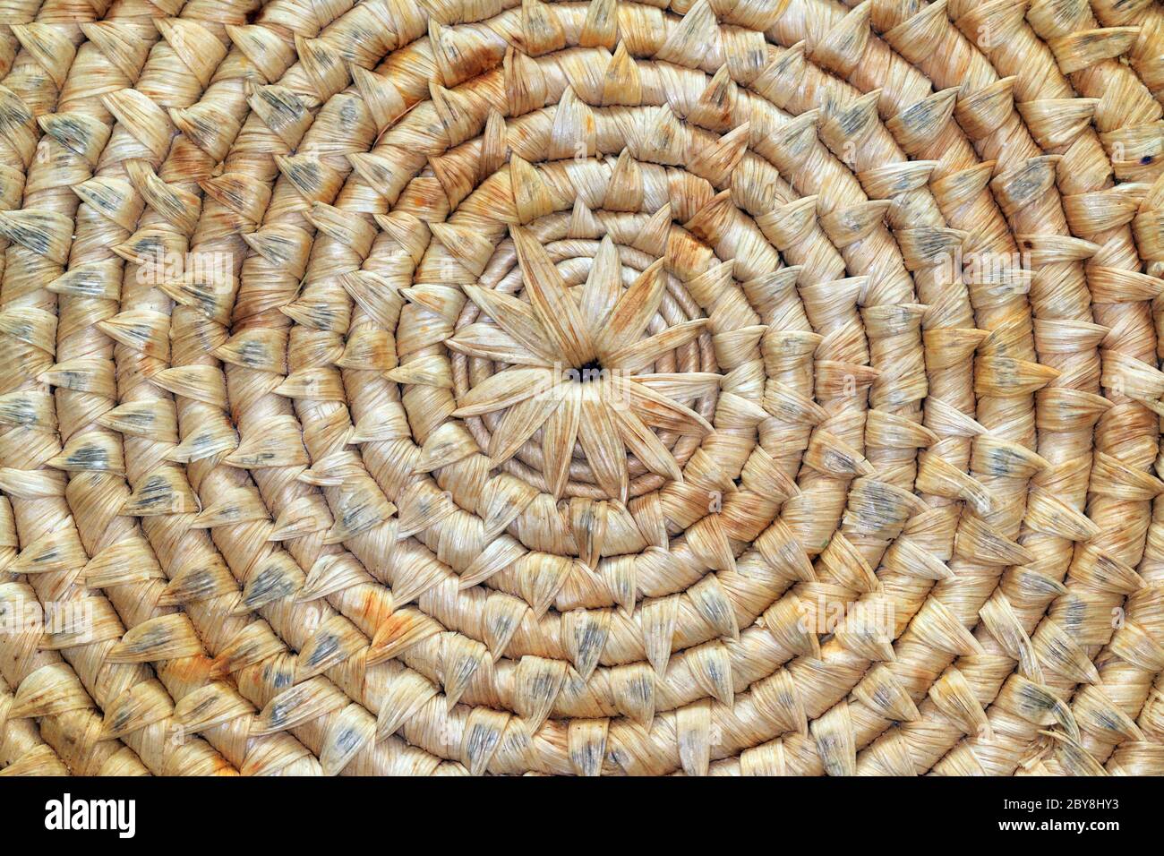 Primo piano su Wicker Winten cerchi Foto Stock