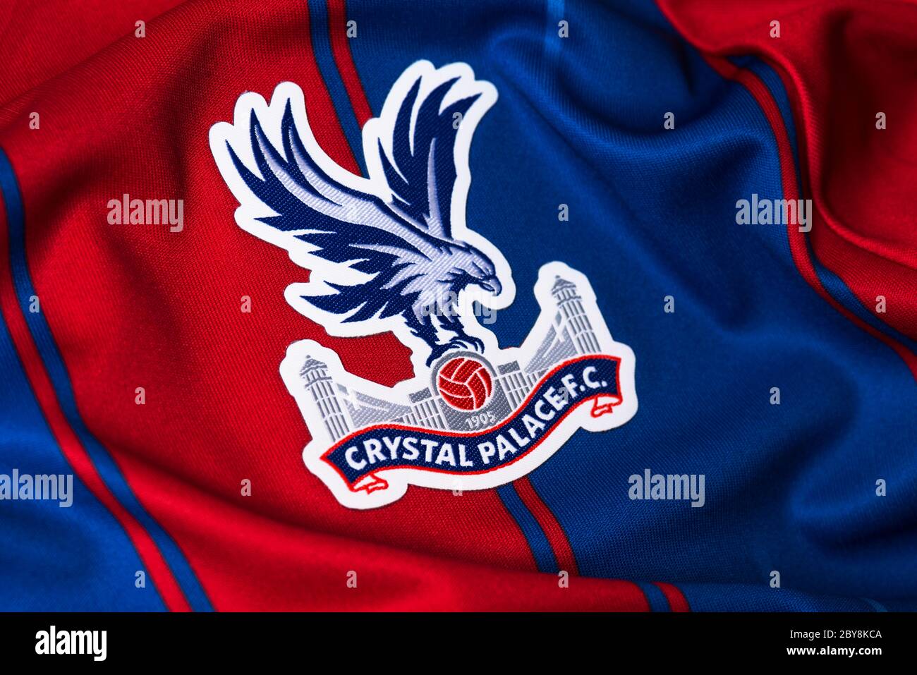 Primo piano della maglia Home 2019/20 del Crystal Palace FC Foto Stock