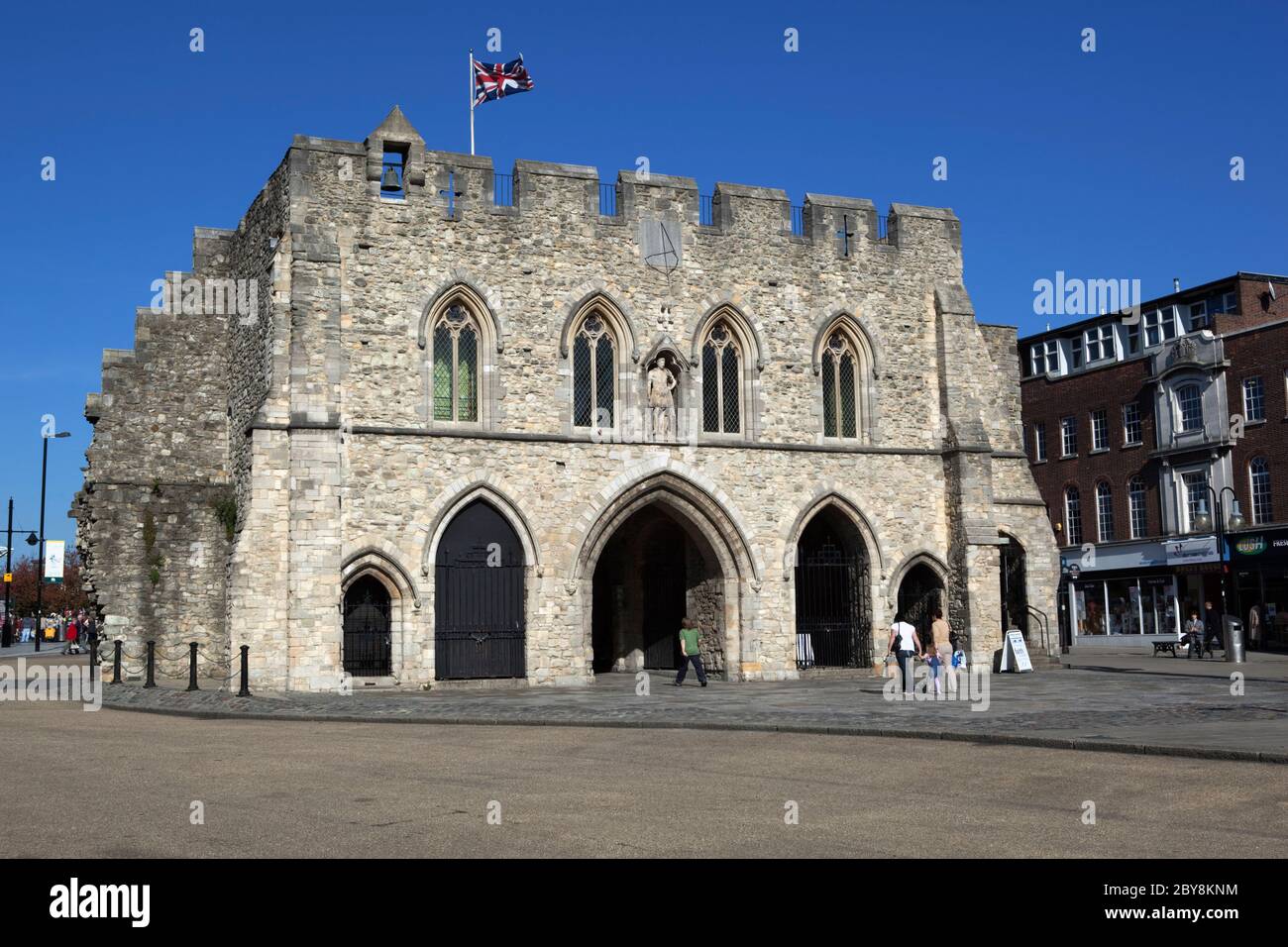 L'entrata medievale di 800 anni di Bargate alla città vecchia, Southampton, Hampshire, Inghilterra, Regno Unito Foto Stock