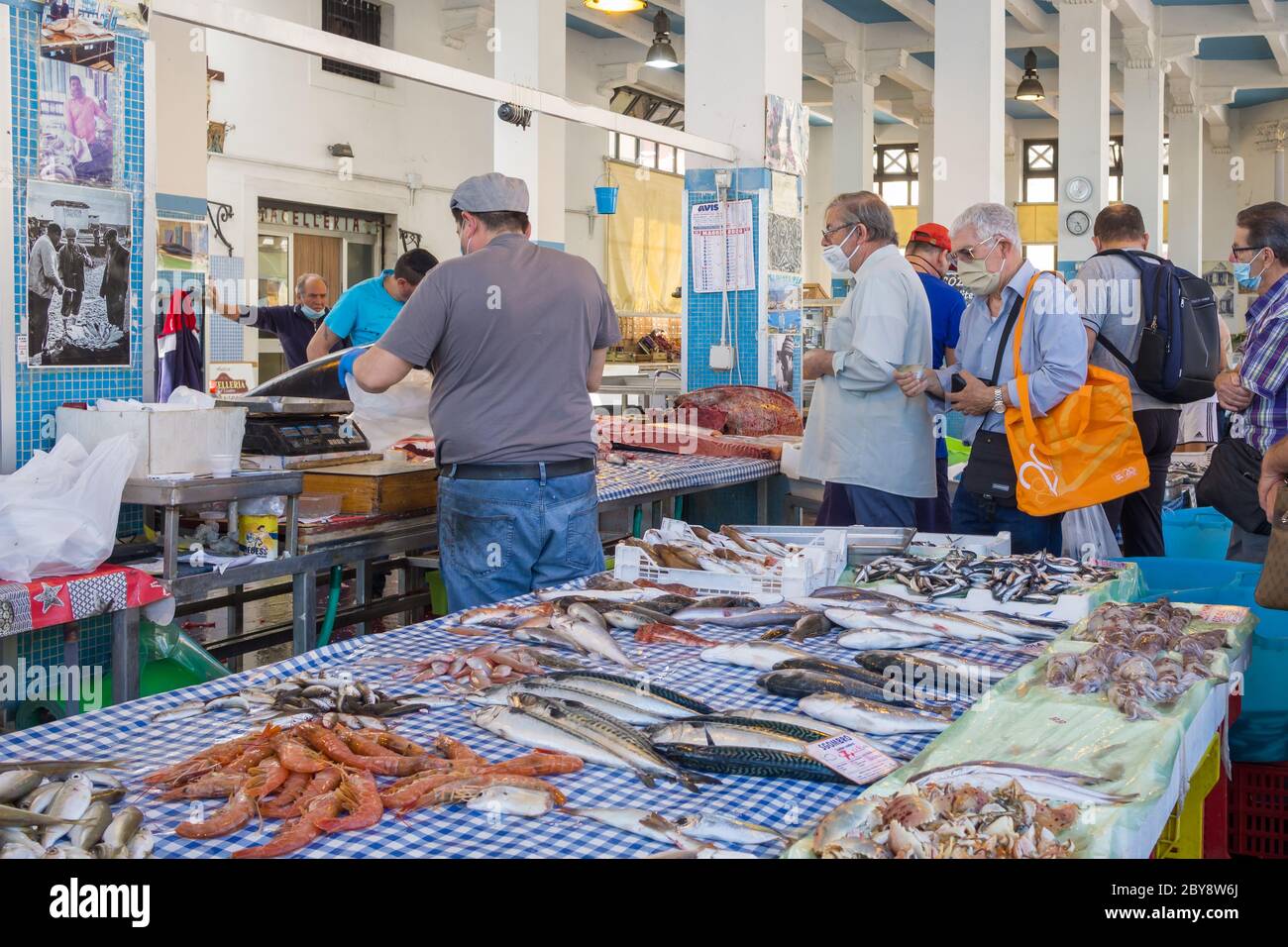 Mercato del pesce a Riposto durante la pandemia del Covid-19 in Sicilia Foto Stock