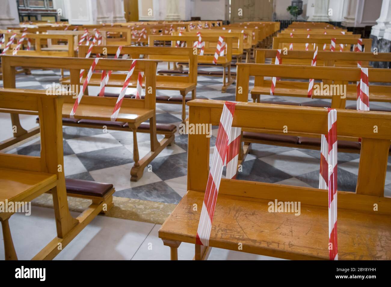 Chiesa cristiana durante la pandemia del coronavirus Covid-19 in Italia Foto Stock