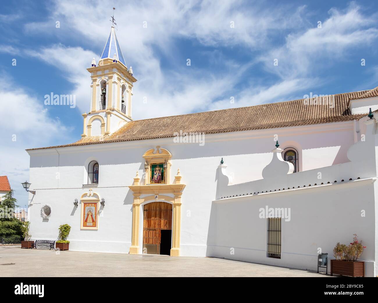 Chiesa di San Pietro a Cartaya, Huelva. Bianchi villaggi di Spagna Foto Stock