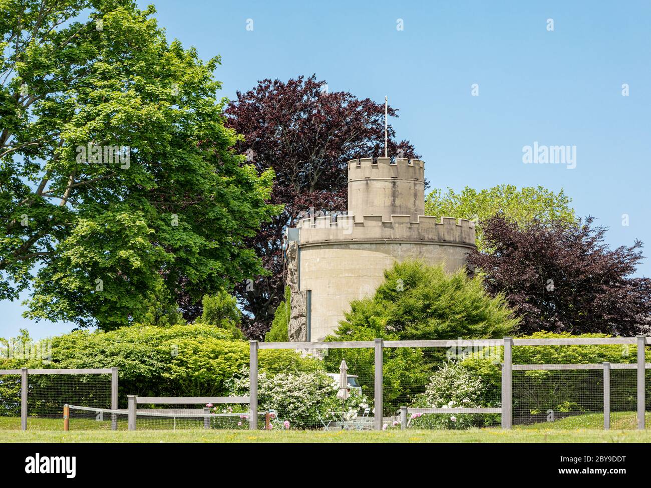 Torre rotonda in cemento su Shelter Island, NY Foto Stock