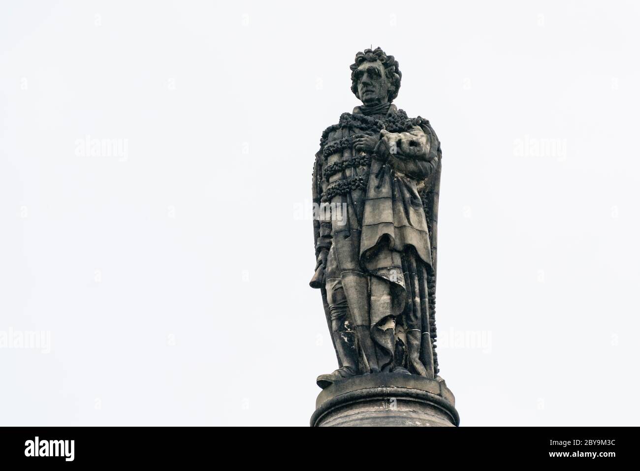 Edimburgo, Scozia, Regno Unito. 9 giugno 2020. A seguito delle proteste della materia Black Lives, gli attivisti anti-razzismo hanno preso di mira statue di figure storiche che si presume fossero coinvolte nel commercio degli schiavi. La statua di Henry Dundas, il primo visconte Melville in St Andrew Square è stata presa di mira da politici che vogliono che sia rimossa. Iain Masterton/Alamy Live News Foto Stock