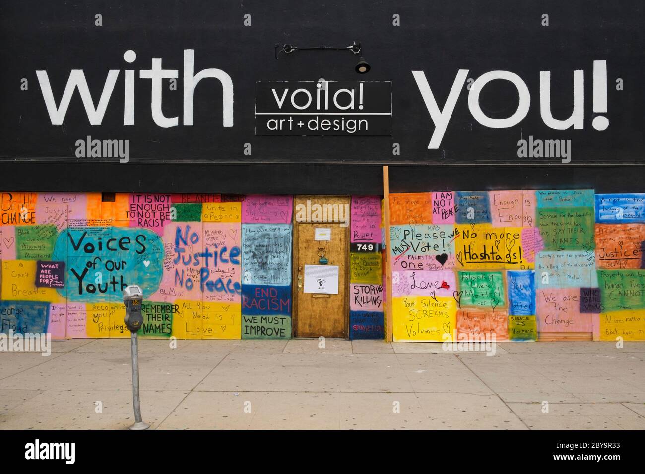 Imbarcati sui fronti dei negozi durante i disordini sociali e le proteste di Black Lives Matter il 6/5/2020. Los Angeles, California, Stati Uniti d'America Foto Stock