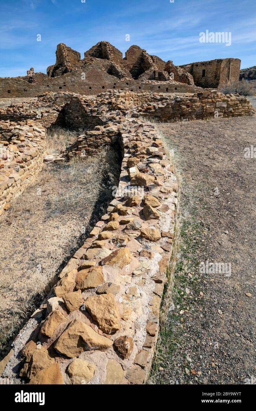 NM00595-00...NUOVO MESSICO - muratura in pietra di Pueblo del Arroyo costruito dal primo popolo Chaco. Chaco Cultura Parco storico Nazionale. Foto Stock