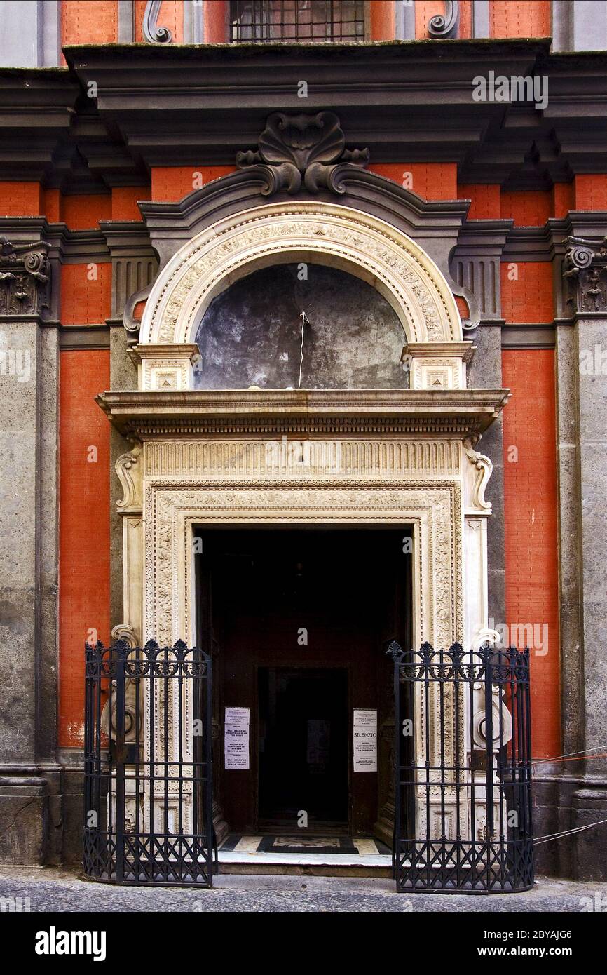 nella vecchia chiesa di napoli Foto Stock