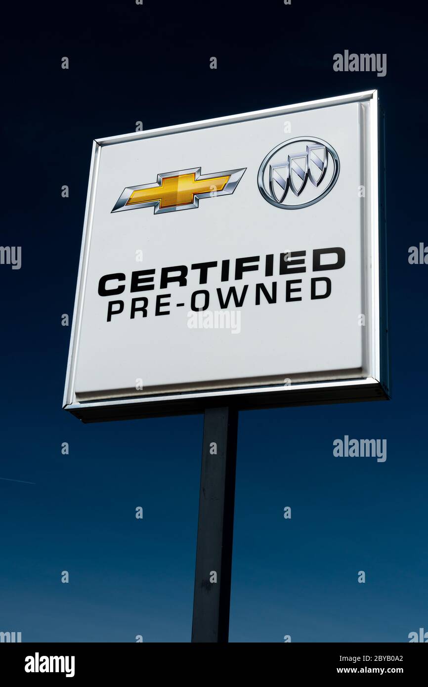 NEW RICHMOND, WI/USA - 31 MAGGIO 2020: Marchio e marchio di fabbrica Chevrolet e Buick Certified Pre-owned. Foto Stock