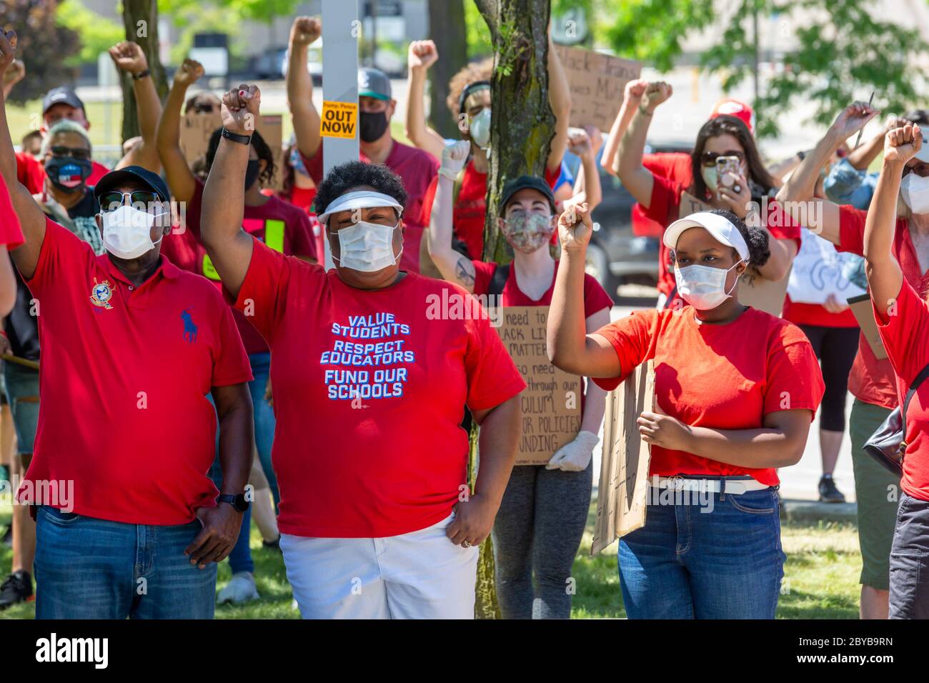 Detroit, Michigan - insegnanti delle scuole pubbliche e dei distretti suburbani di Detroit radunano per protestare contro la brutalità della polizia e l'uccisione di George da parte della polizia Foto Stock