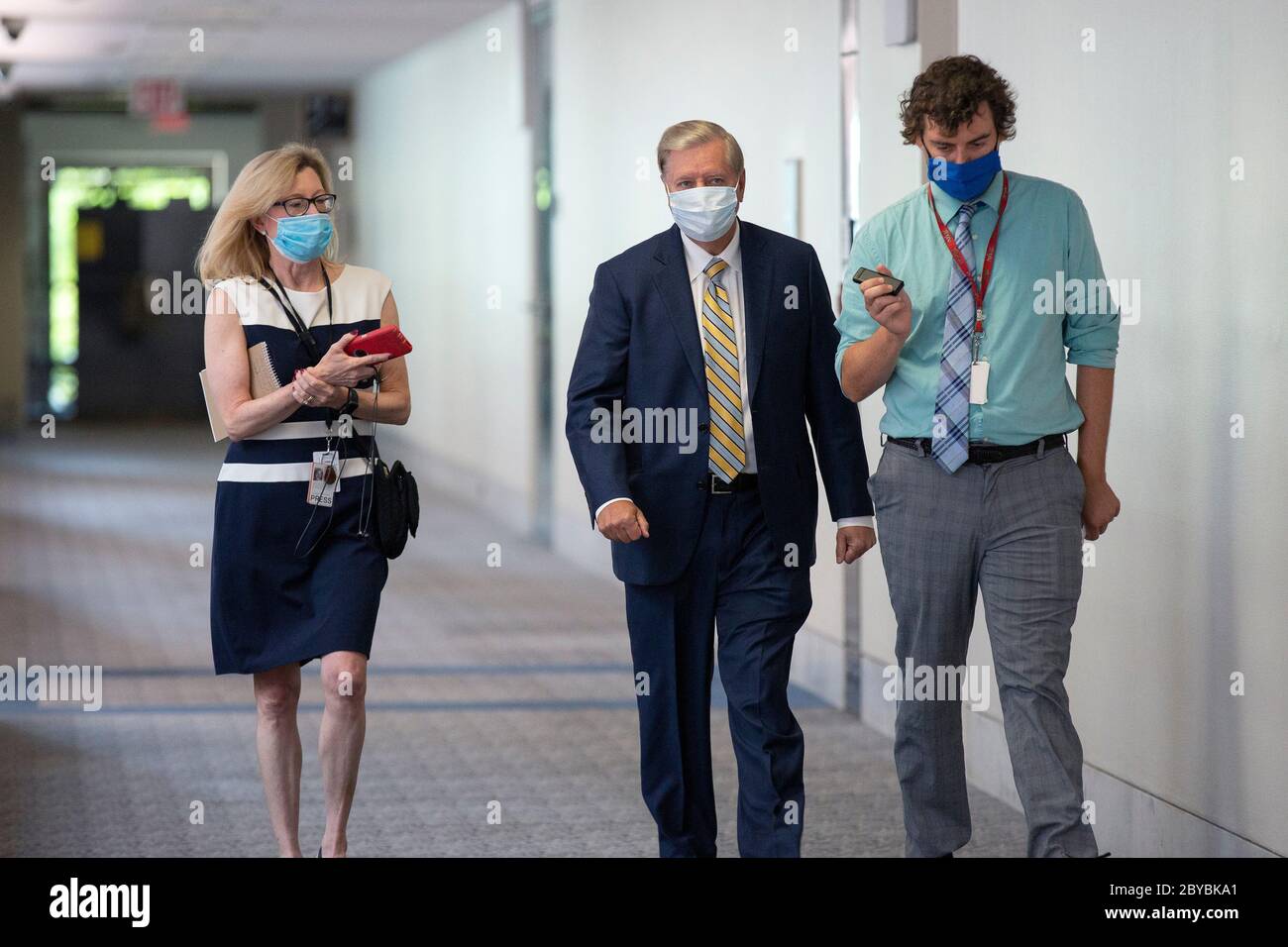 Washington, DC, Stati Uniti. 9 Giugno 2020. Il senatore degli Stati Uniti Lindsey Graham (repubblicano della Carolina del Sud) arriva a pranzo della politica di GOP su Capitol Hill a Washington, DC, Stati Uniti, martedì 9 giugno 2020. Credit: Stefani Reynolds/CNP | Usage worldwide Credit: dpa/Alamy Live News Foto Stock