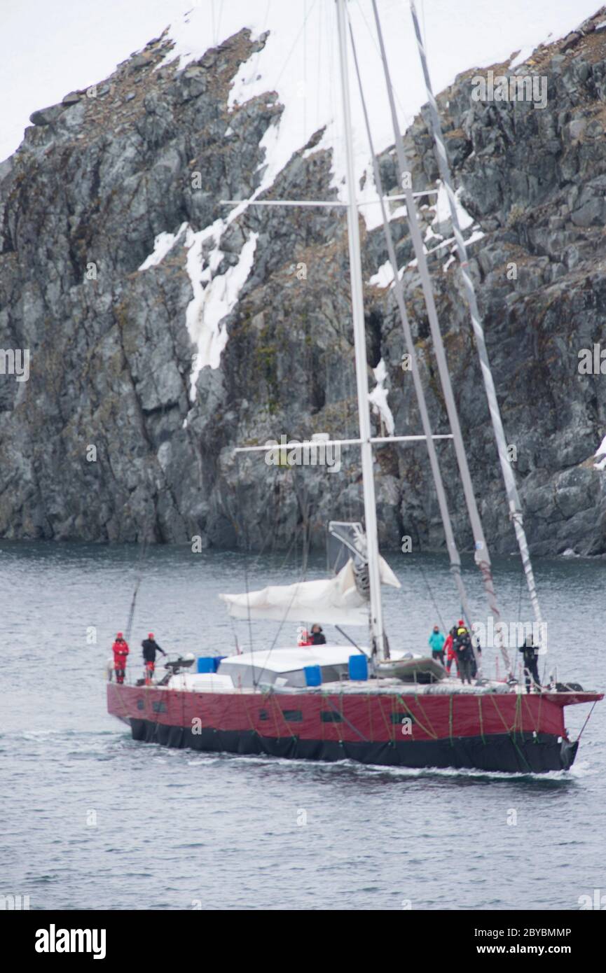 Una barca a vela nel canale Lemaire Antartide Foto Stock