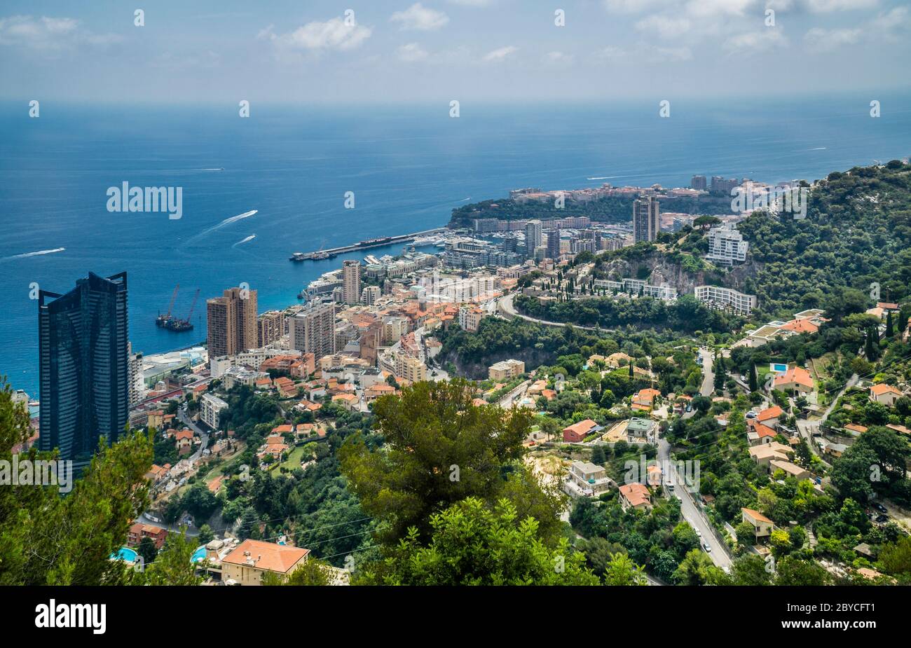 Monaco, vista di Monte Carlo con Casino dalla Moyenne Corniche Road Foto Stock