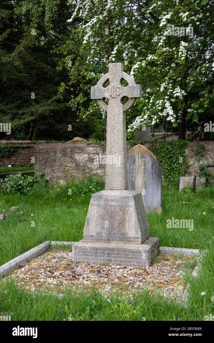 Tomba di Robert Walter Doyne, Holy Trinity Churchyard, Headington, Oxford, Regno Unito Foto Stock