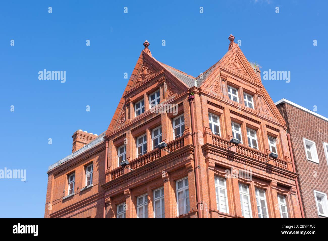 Tradizionale vecchi edifici in mattoni nel centro della città di Dublino Foto Stock