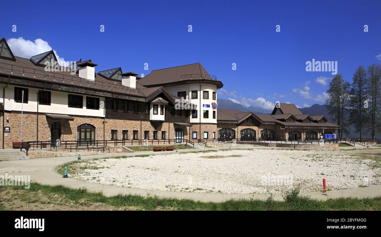Villaggio olimpico in montagna di Krasnaya Polyana Foto Stock