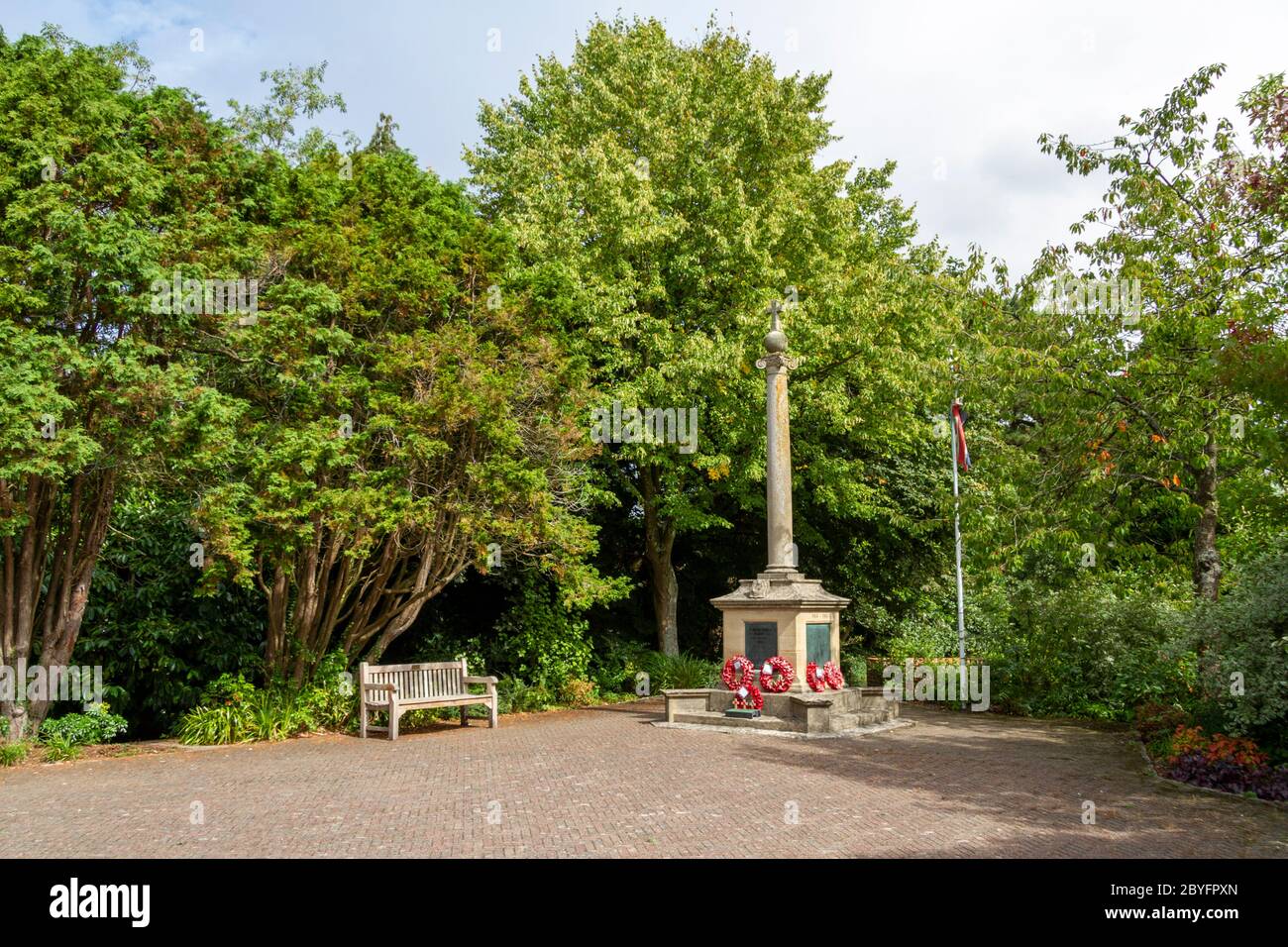 Hungerford War Memorial, che commemora i residenti di Hungerford che sono stati uccisi o scomparsi nella prima guerra mondiale e nella seconda guerra mondiale, Hungerford, Berkshire, Regno Unito. Foto Stock