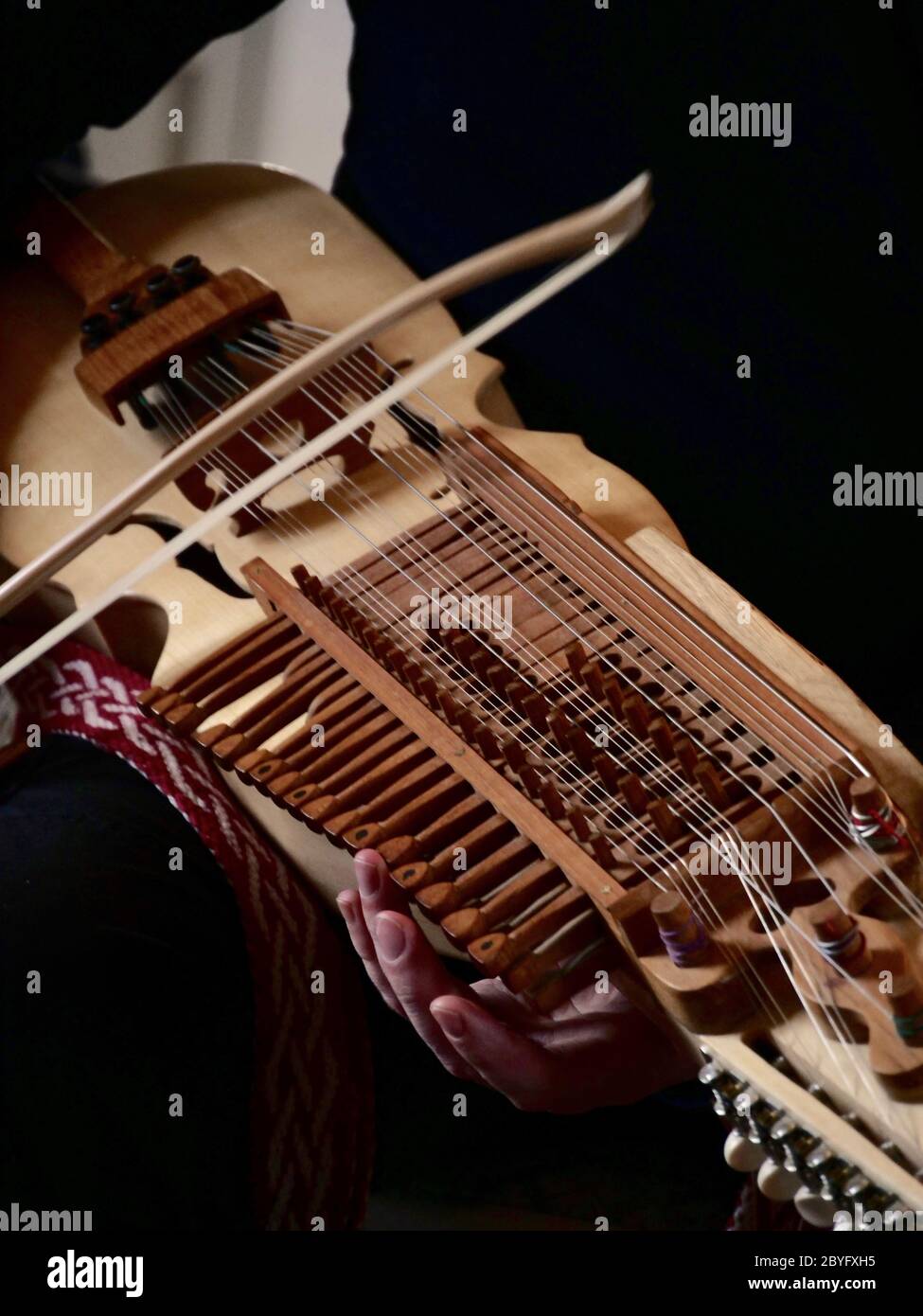 nyckelharpa concetto di musica folk, barocca e classica strumenti musicali antichi d'archi artigianali Foto Stock