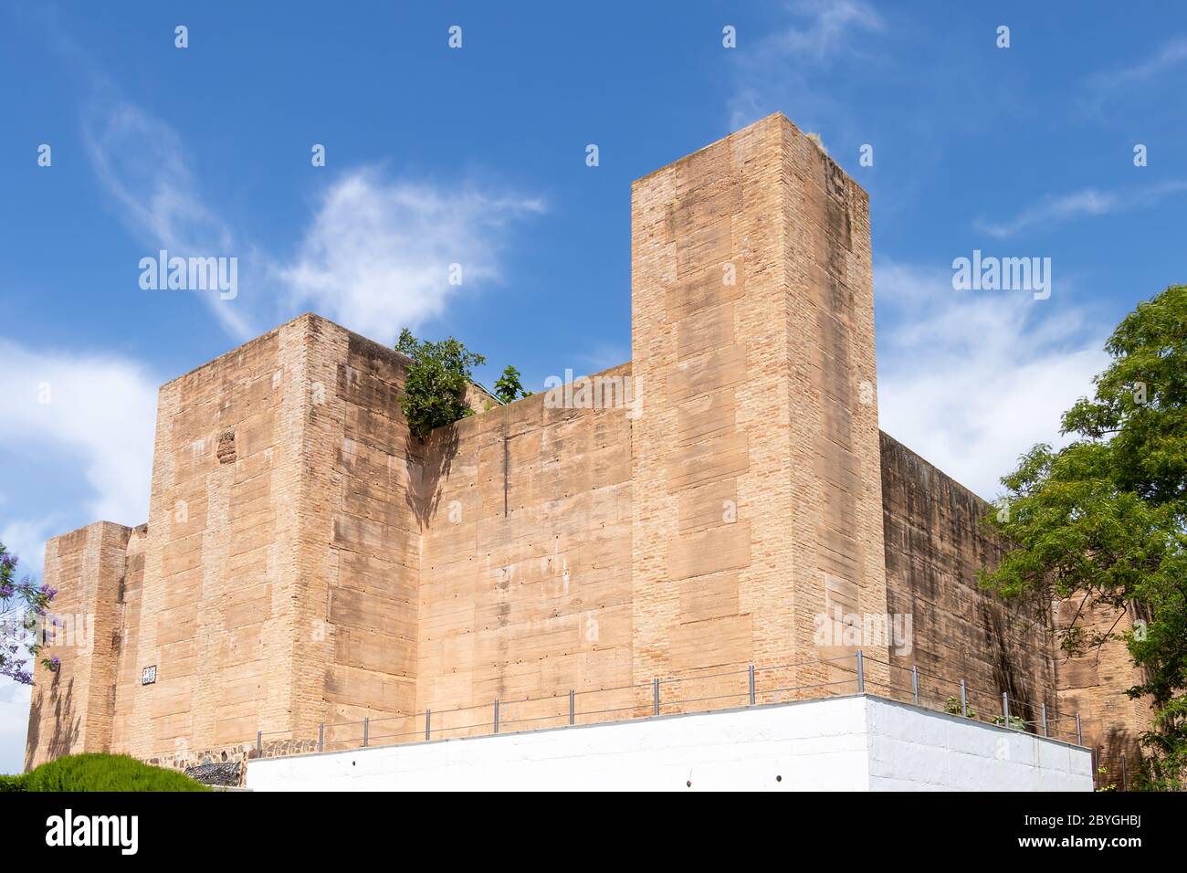 Castello di Zunigas nel villaggio di Cartaya, Huelva. Bianchi villaggi di Spagna. Il castello di Los Zuniga è una costruzione difensiva del 15 Foto Stock