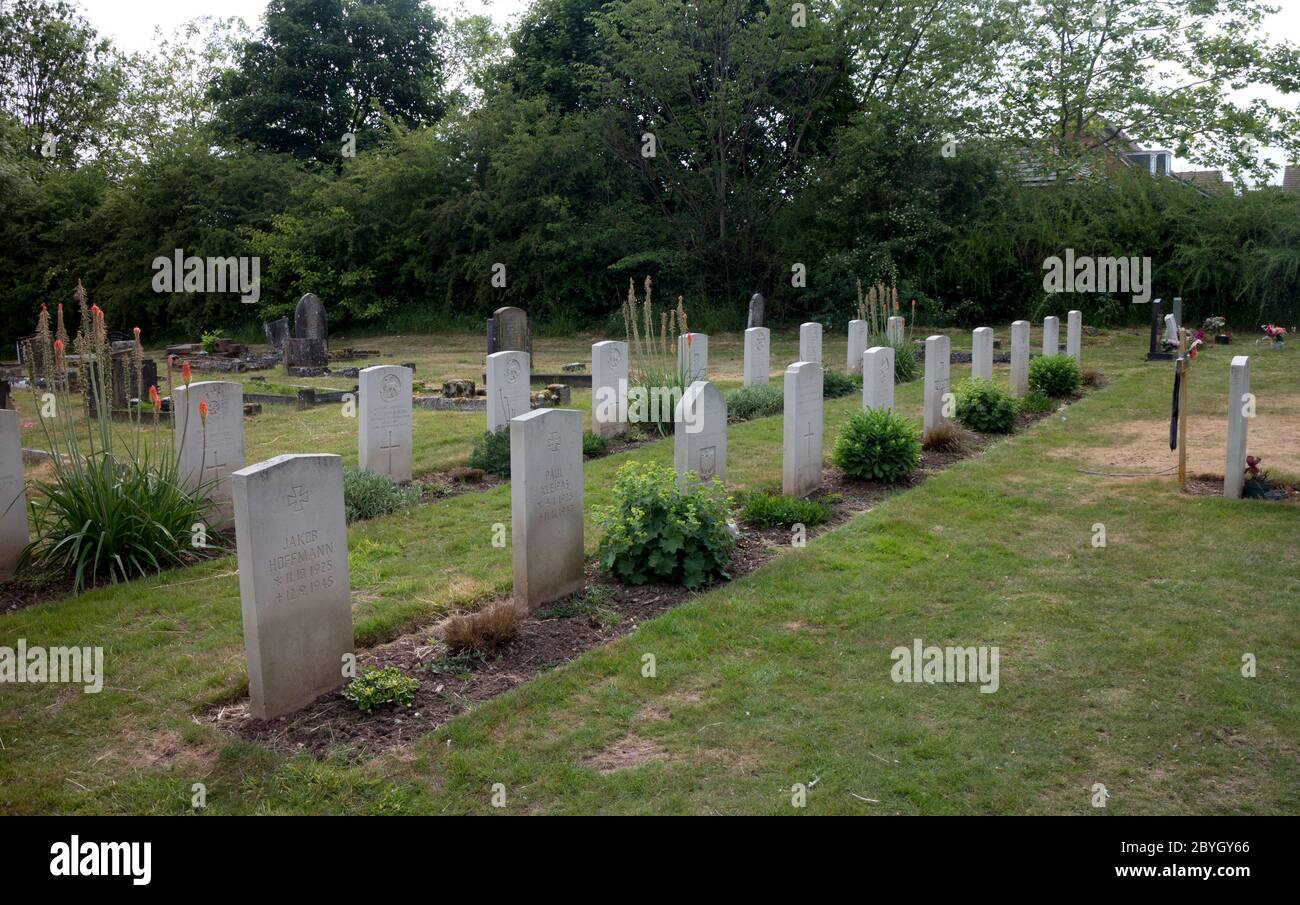 Tombe di guerra nel cimitero di Warwick, Warwickshire, Inghilterra, Regno Unito Foto Stock