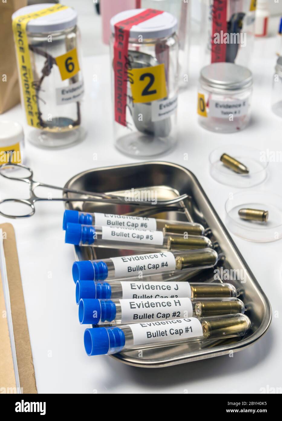Bullet in laboratorio balistico, immagine concettuale Foto Stock