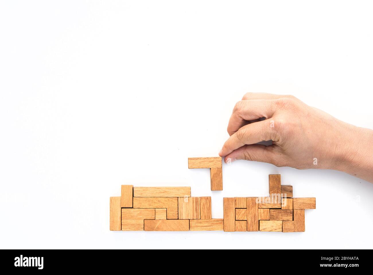 Forme geometriche nella vista superiore, concetto di pensiero creativo e logico. Foto Stock