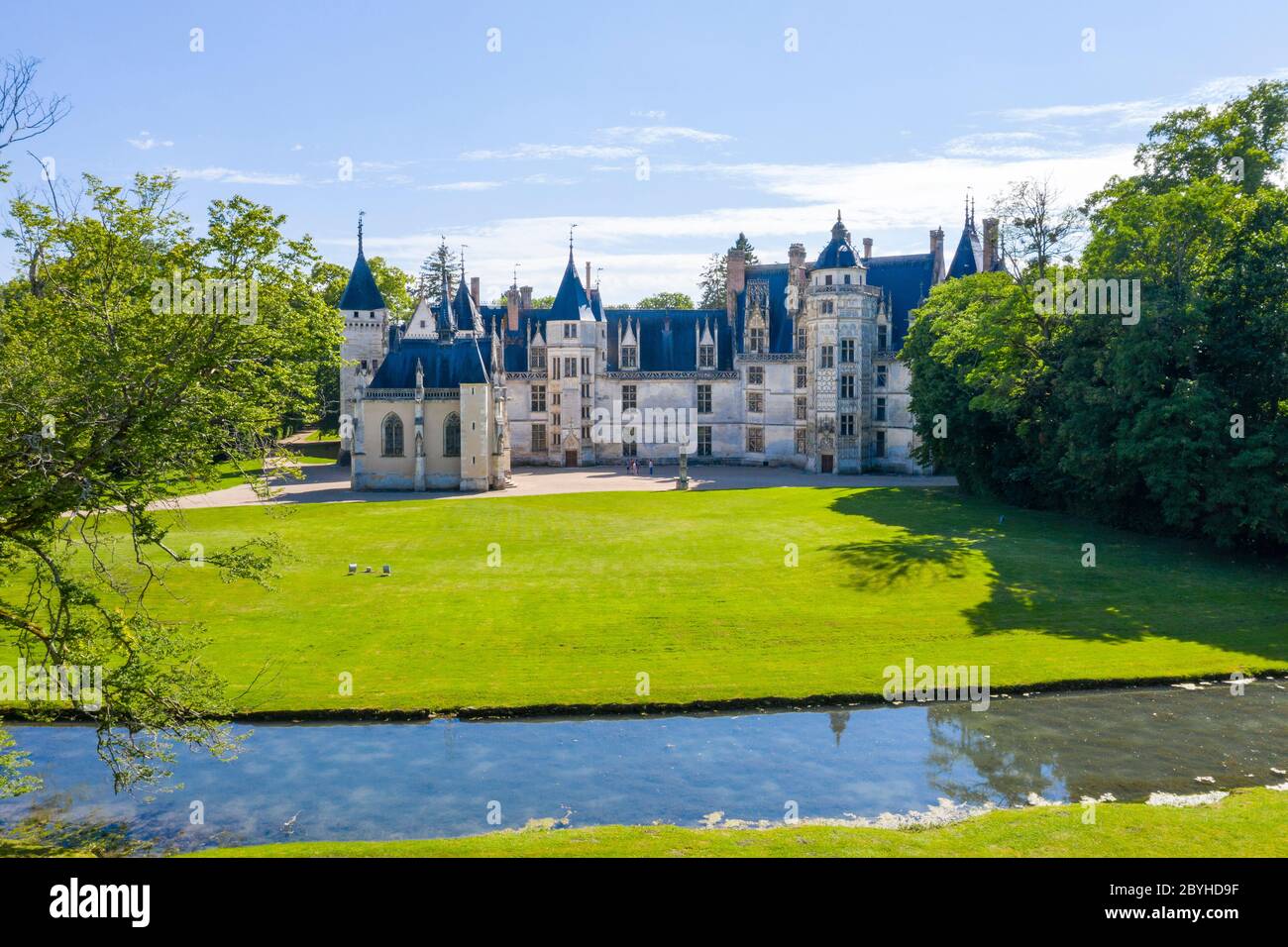 Francia, Cher, Berry, Route Jacques Coeur, Chateau de Meillant, castello e cappella (vista aerea) // Francia, Cher (18), Berry, Route Jacques Coeur, Meill Foto Stock