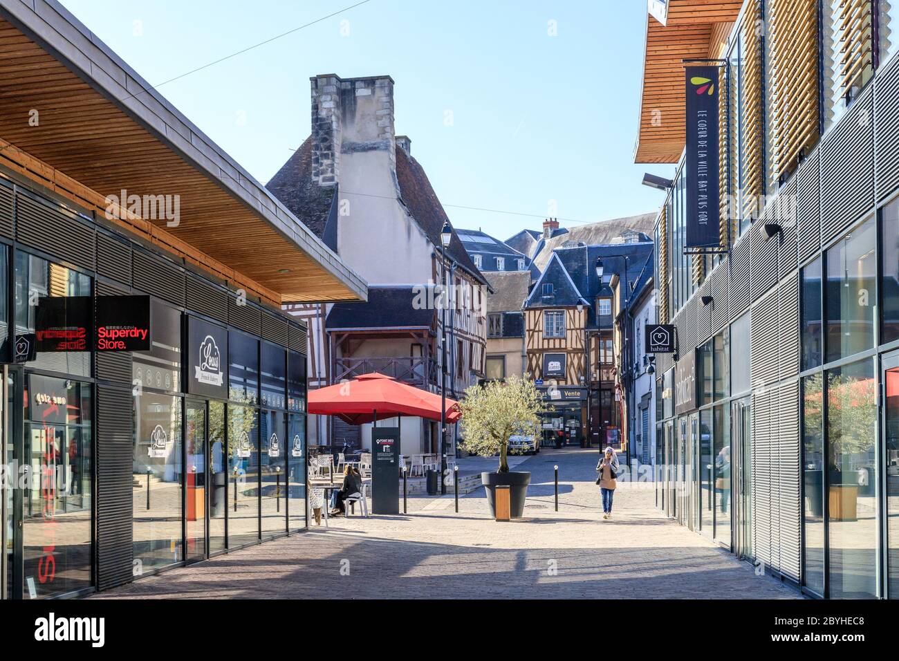 Francia, Cher, Bourges, Berry, Agaricum quartiere commerciale // Francia, Cher (18), Berry, Bourges, quartiere commerciale Agaricum Foto Stock