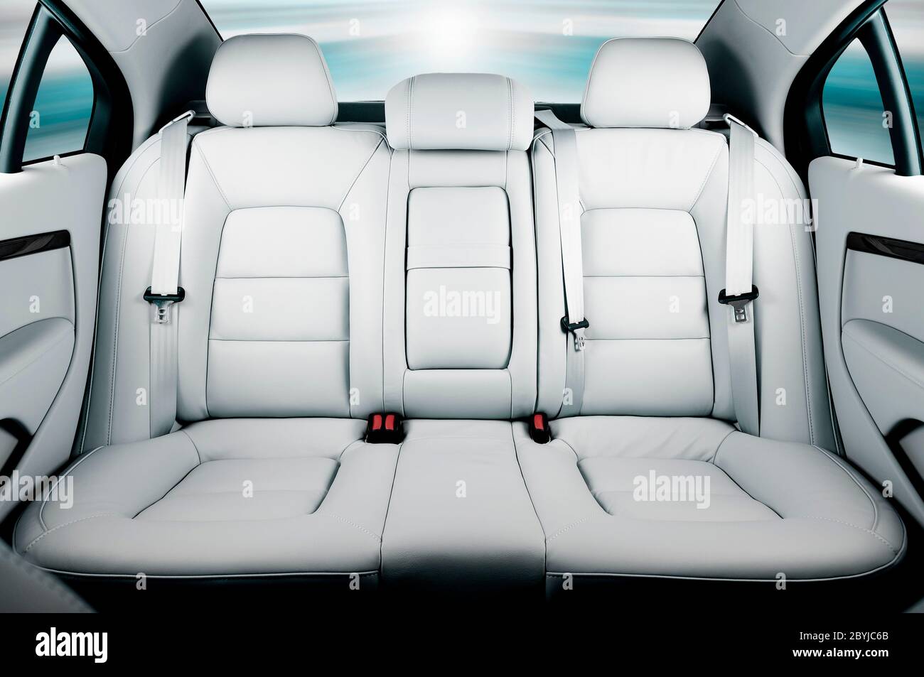 Sedili posteriori per passeggeri in un'auto di lusso moderna, vista  frontale Foto stock - Alamy