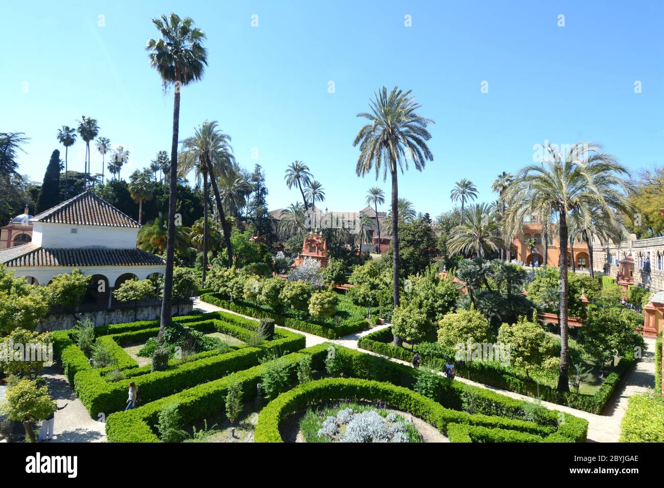 Il Castello reale di Siviglia è una meraviglia di bassorilievi, ornamenti, architettura moresca di origine araba e giardini lussureggianti. Foto Stock