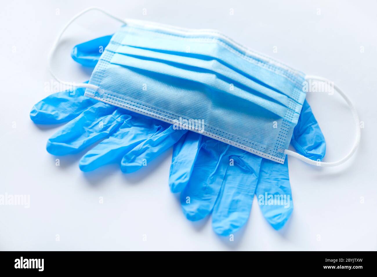 Maschere e guanti PPE Foto Stock