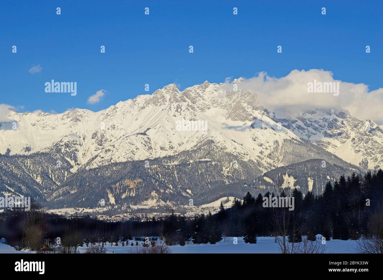 Austria, parte delle Alpi austriache, Steinernes Meer Mountains, cresta di montagna che costituisce il confine tra Salisburgo e Baviera in Germania Foto Stock