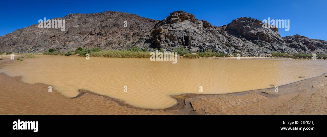 Il tranquillo canale del Fish River Canyon , ai-AIS, Namibia Foto Stock