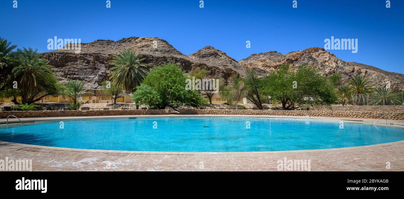 Acque blu limpide presso il resort termale di ai-AIS, Namibia Foto Stock