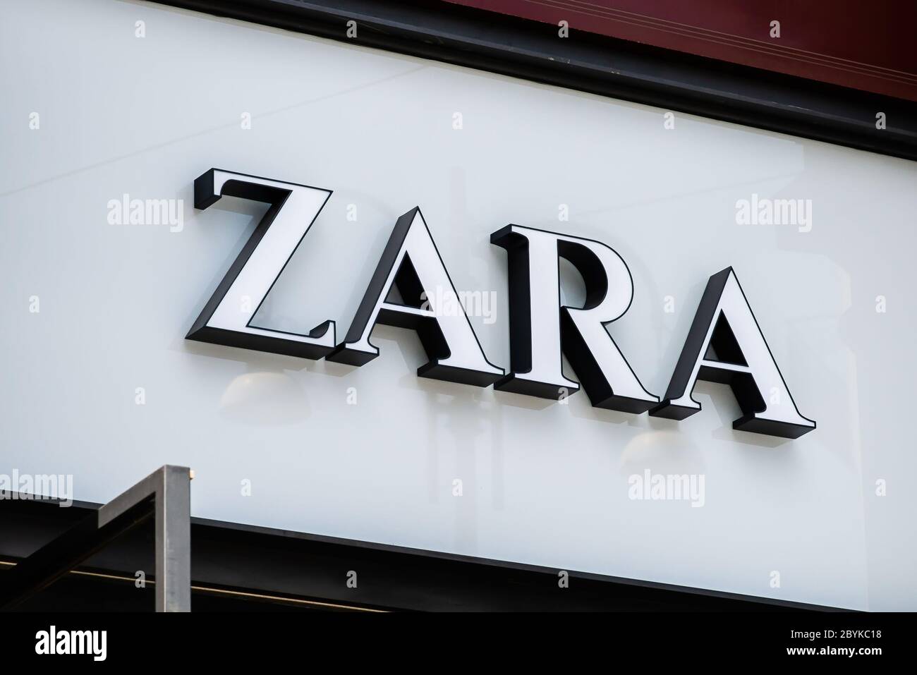 Logo della collezione zara immagini e fotografie stock ad alta risoluzione  - Alamy