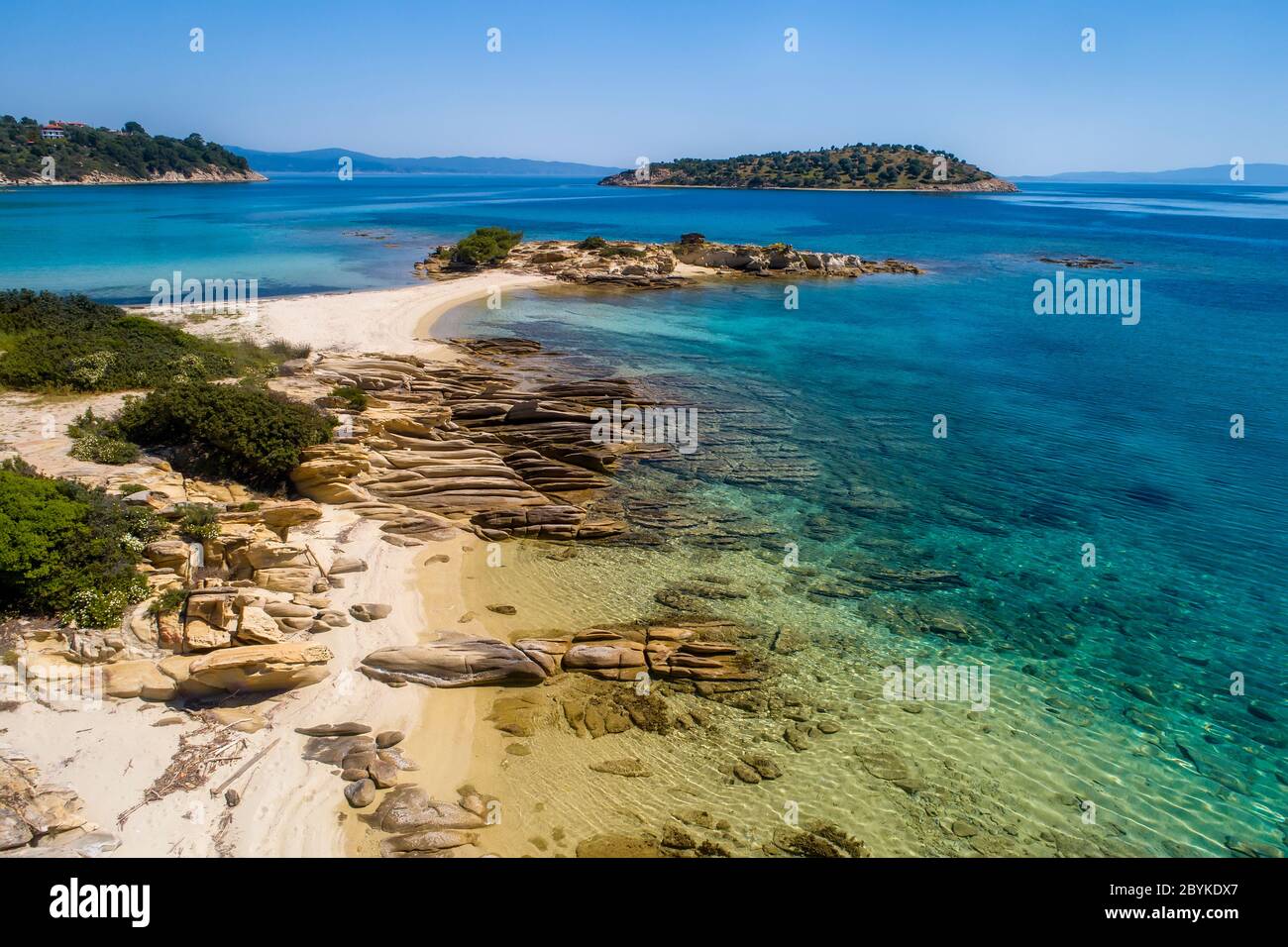 Vista aerea della spiaggia di Lagonizi sulla penisola di Sithonia, nel Calcidica, Grecia Foto Stock