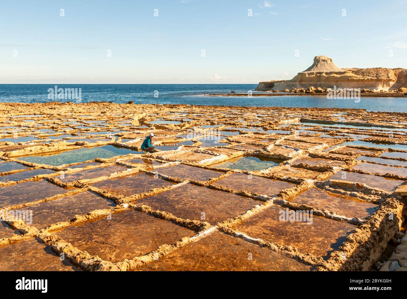 Antichi bacini di evaporazione romani per l'estrazione del sale marino a Żebbuġ, Malta Foto Stock