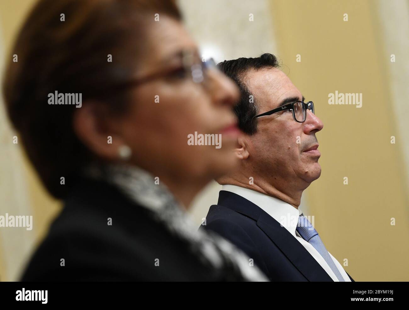 Washington, Stati Uniti. 10 Giugno 2020. Il Segretario del Tesoro degli Stati Uniti Steven Mnuchin attende di testimoniare alle udienze del Senato per le piccole imprese e l'imprenditorialità per esaminare l'attuazione del titolo i della CARES Act sulla Capitol Hill a Washington, DC mercoledì 10 giugno 2020. Foto di Kevin Dietsch/UPI Credit: UPI/Alamy Live News Foto Stock