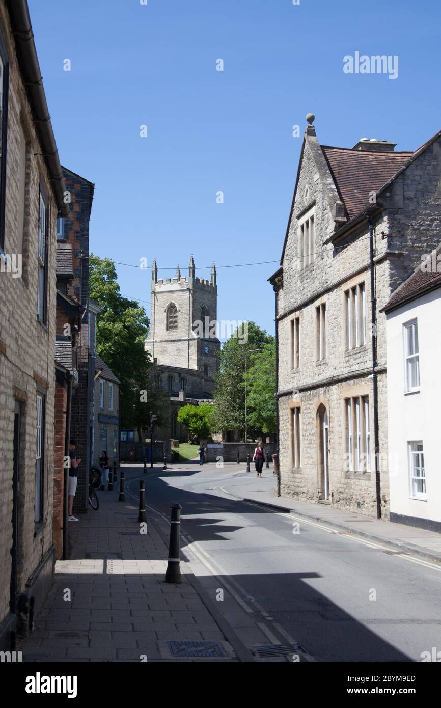 Vista lungo Church Street a Bicester nel Regno Unito Foto Stock