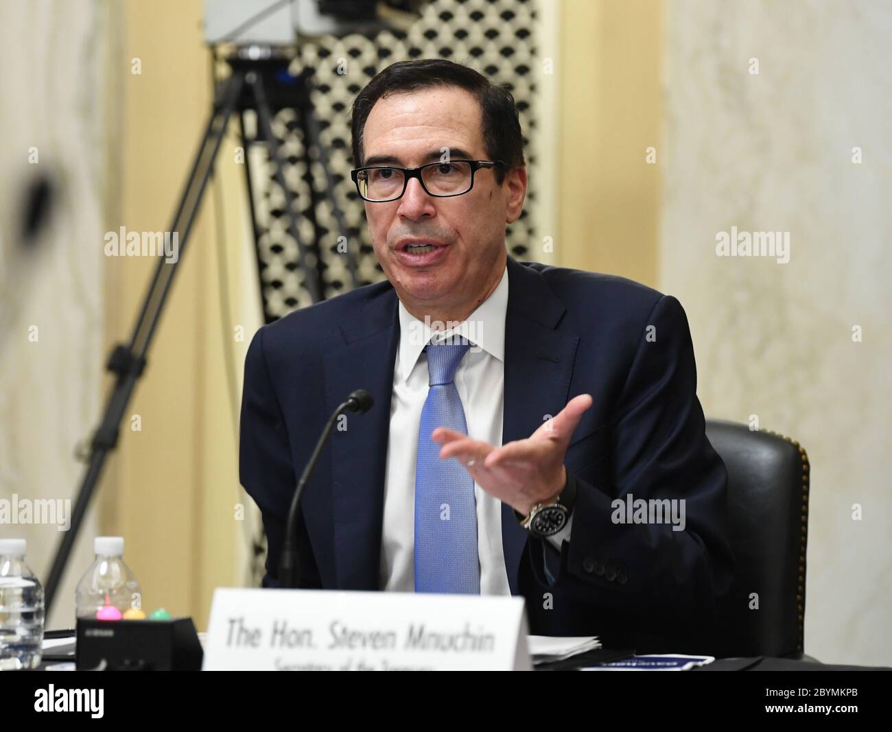 Washington, Stati Uniti. 10 Giugno 2020. Il Segretario del Tesoro degli Stati Uniti Steven Mnuchin testimonia alle udienze del Senato per le piccole imprese e l'imprenditorialità di esaminare l'attuazione del titolo i della CARES Act sulla Capitol Hill a Washington, DC mercoledì 10 giugno 2020. Foto di Kevin Dietsch/UPI Credit: UPI/Alamy Live News Foto Stock