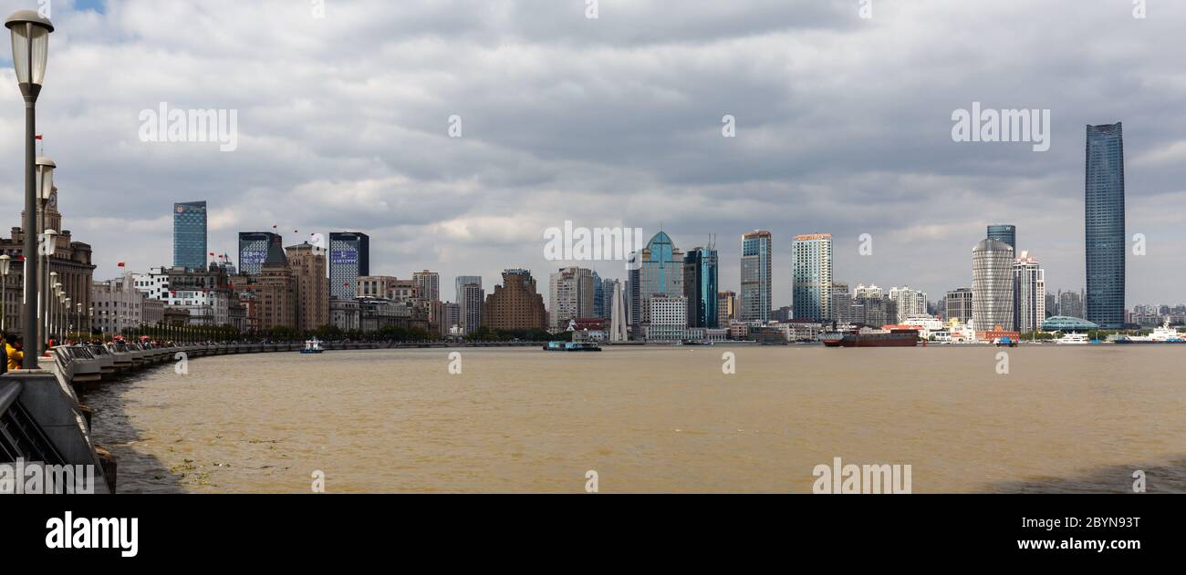 Panorama del fiume Huangpu, Shanghai (Cina) Foto Stock