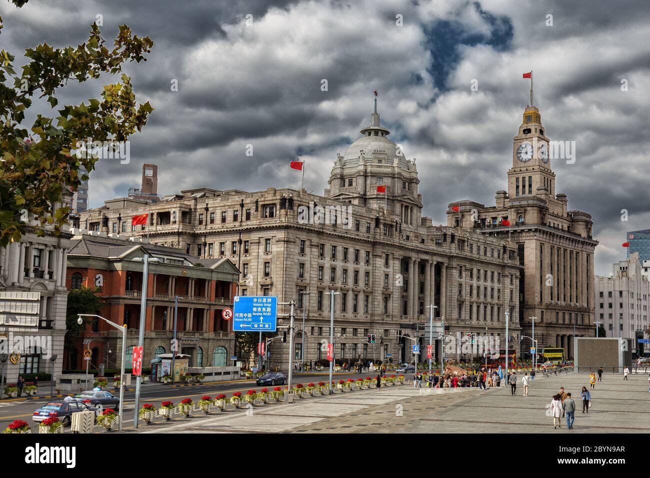 Vista sull'edificio HSBC e sulla dogana al Bund di Shanghai Foto Stock