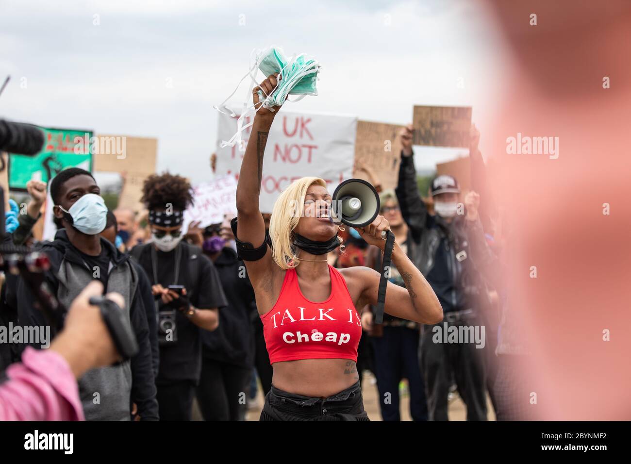 Londra, Regno Unito. 3 Giugno 2020. Migliaia di persone protestano ad Hyde Park in solidarietà con Black Lives contano. Parla Imarn Ayton. Gli Stati Uniti sono stati scosso da giorni di protesta in molte città, dopo che George Floyd, un uomo nero, è morto nella custodia della polizia il 25 maggio a Minneapolis. Credit Carol Moir/Alamy News Foto Stock