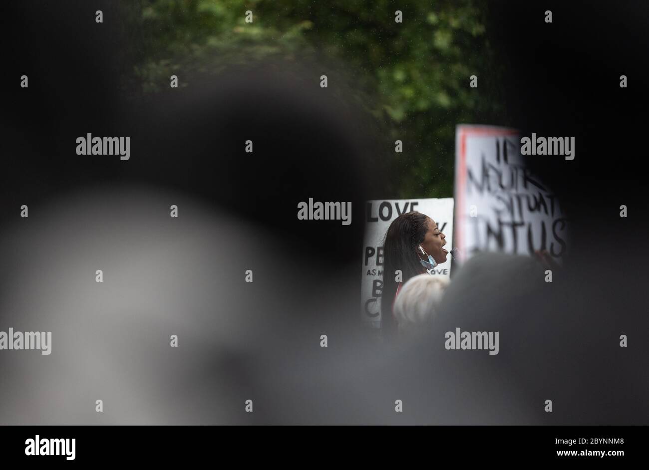 Londra, Regno Unito. 3 Giugno 2020. Migliaia di persone protestano ad Hyde Park in solidarietà con Black Lives contano. Gli Stati Uniti sono stati scosso da giorni di protesta in molte città, dopo che George Floyd, un uomo nero, è morto nella custodia della polizia il 25 maggio a Minneapolis. Credit Carol Moir/Alamy News Foto Stock