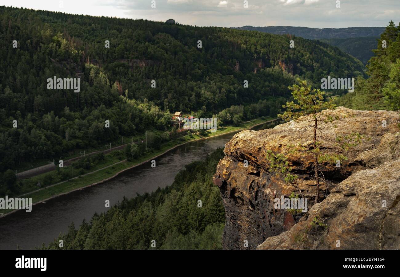 Il punto di osservazione più antico della Svizzera boema è il Belvedere nella Repubblica Ceca. Incredibili formazioni rocciose in arenaria. Foto Stock