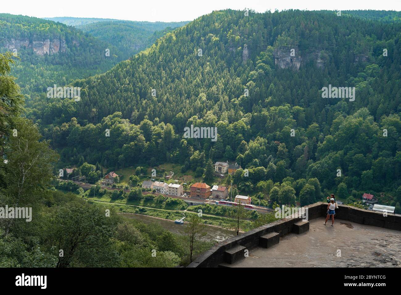 Il punto di osservazione più antico della Svizzera boema è il Belvedere nella Repubblica Ceca. Incredibili formazioni rocciose in arenaria. Foto Stock