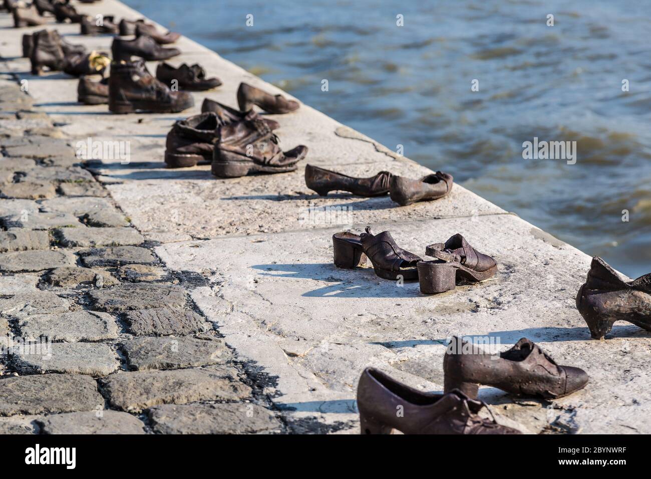 Scarpe sul Danubio un monumento agli ebrei ungheresi sparato nella seconda guerra mondiale Foto stock Alamy