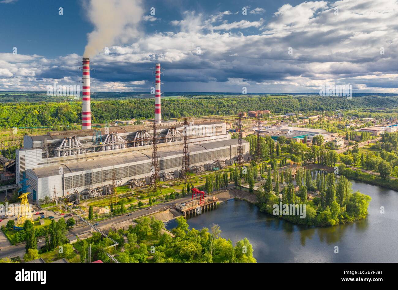 Vista aerea della centrale termica. Paesaggio industriale Foto Stock