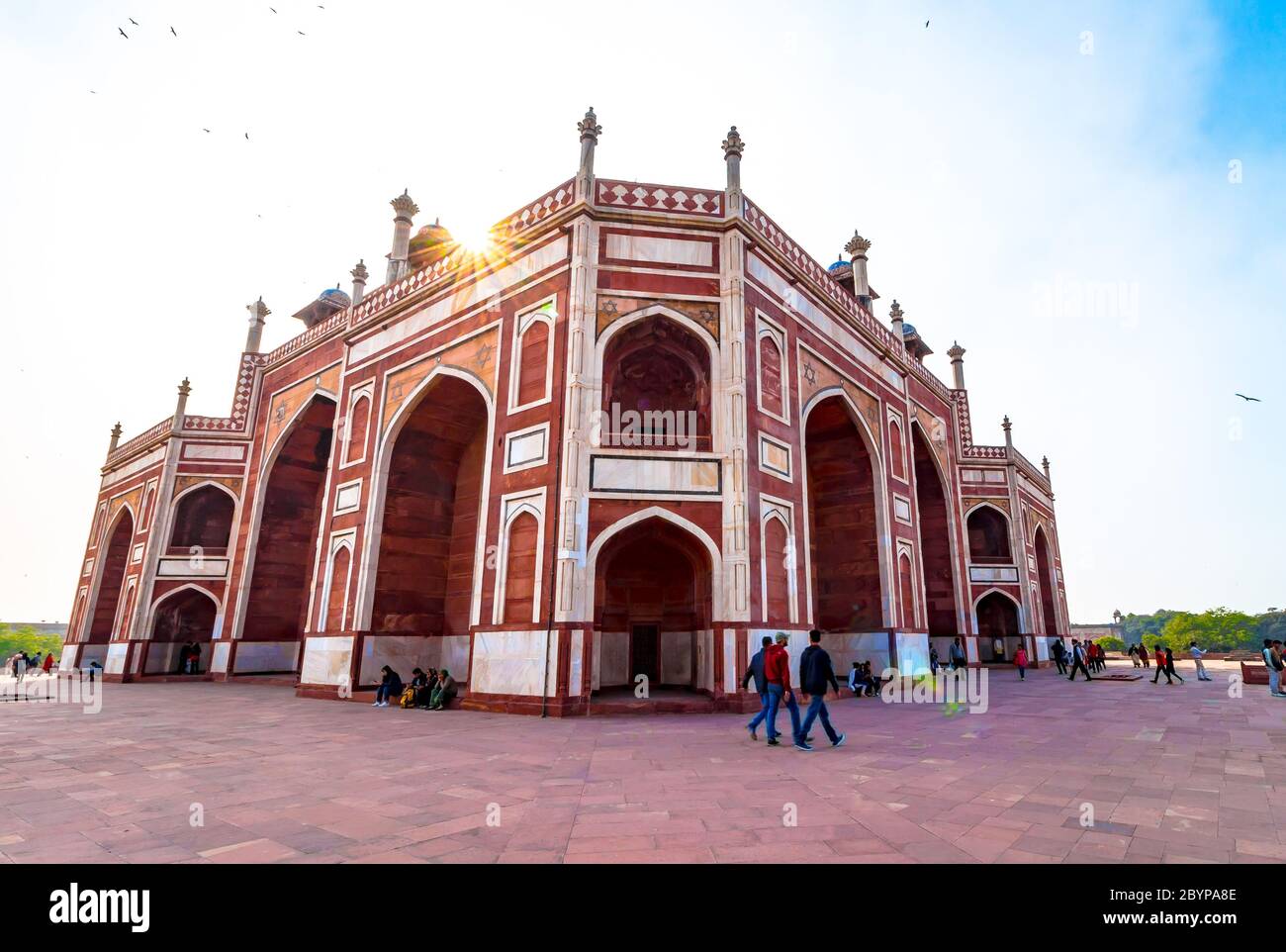 La Tomba di Humayun a Delhi, India. La Tomba di Humayun è anche famoso luogo turistico a Delhi. La gente del posto anche venuto a vedere questo grande architettura persiana Marvel. Foto Stock